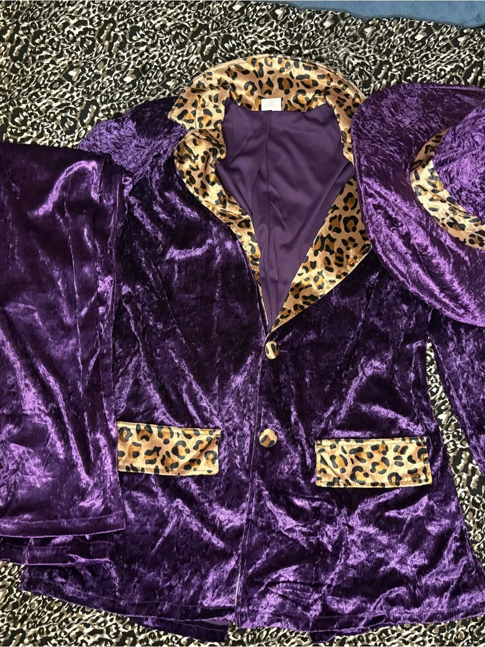 Pimp Costume Purple Velvet Suit Leopard Trim Jacket Pants Hat Men's L No Chain - Picture 4 of 7